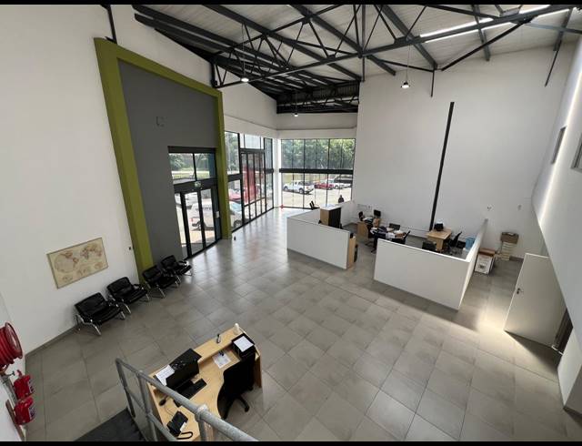 356M² SHOWROOM TO LET IN OLIVEDALE